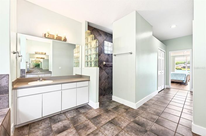 Image No.16-4 Bed House for sale