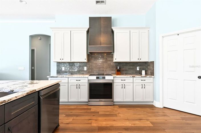 Image No.7-4 Bed House for sale