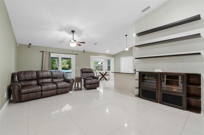 Image No.13-4 Bed House for sale