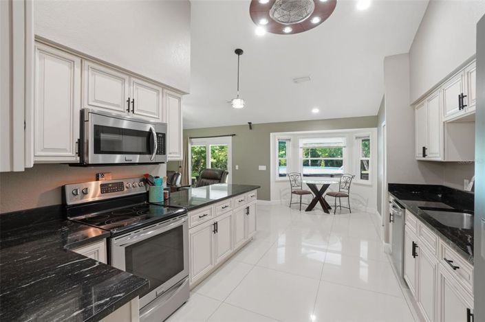 Image No.17-4 Bed House for sale