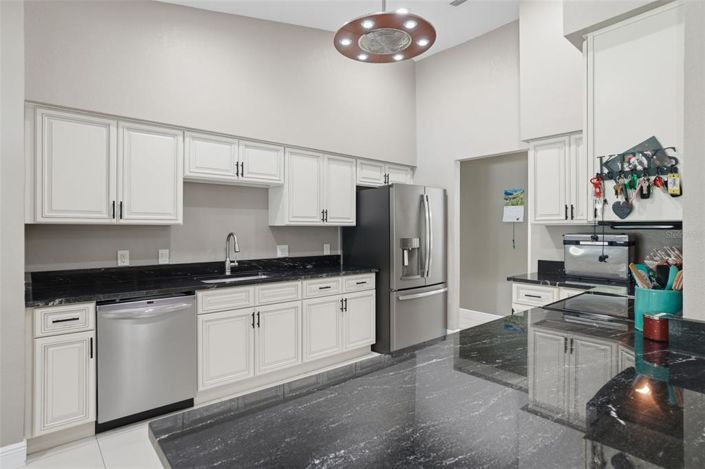 Image No.18-4 Bed House for sale