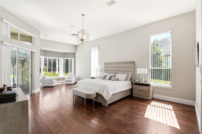 Image No.20-5 Bed House for sale