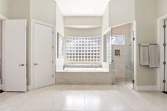 Image No.24-5 Bed House for sale