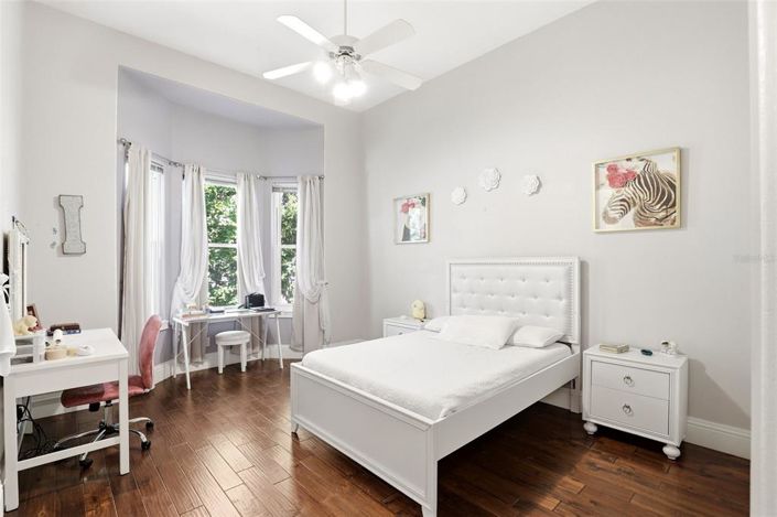Image No.26-5 Bed House for sale