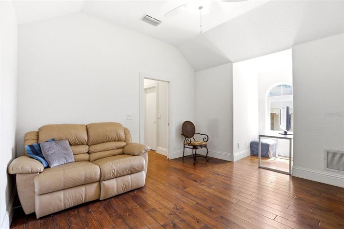 Image No.32-5 Bed House for sale