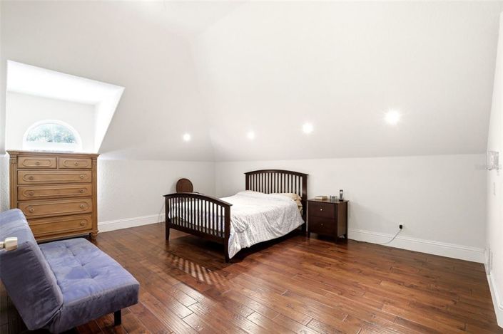 Image No.34-5 Bed House for sale