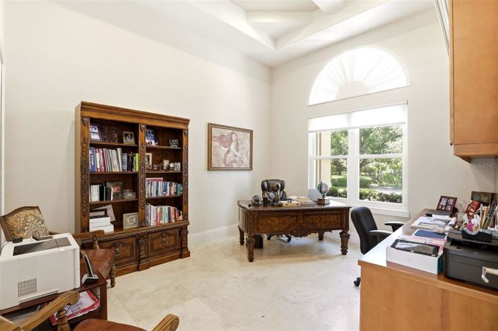 Image No.8-5 Bed House for sale