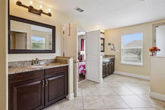 Image No.22-5 Bed House for sale