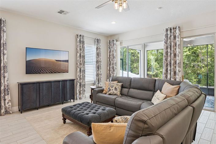 Image No.18-4 Bed House for sale