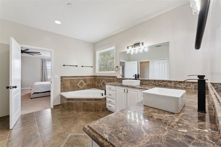 Image No.36-5 Bed House for sale