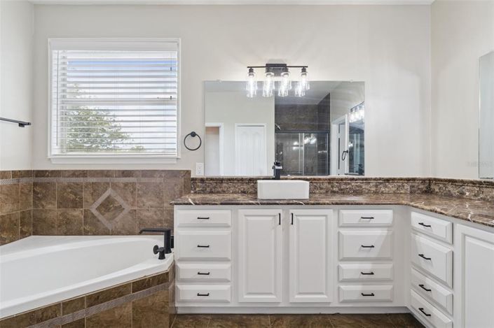 Image No.37-5 Bed House for sale