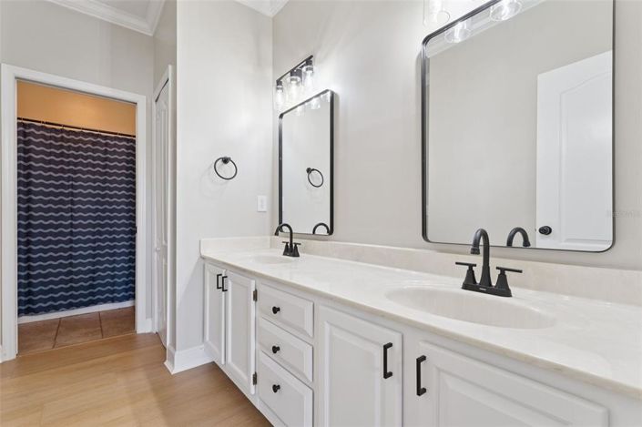 Image No.44-5 Bed House for sale