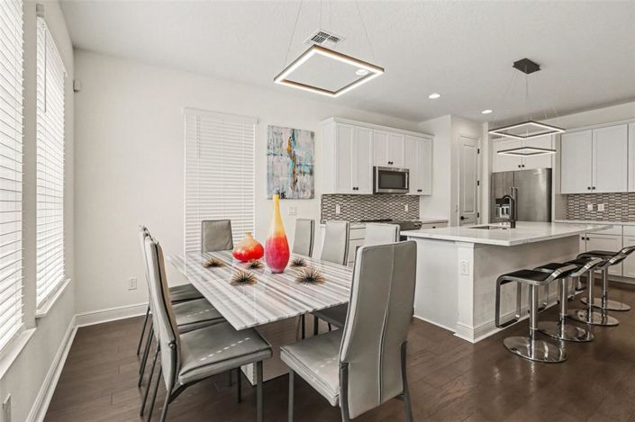 Image No.8-5 Bed House for sale