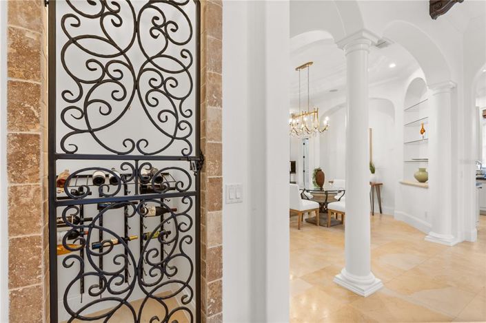 Image No.30-4 Bed House for sale