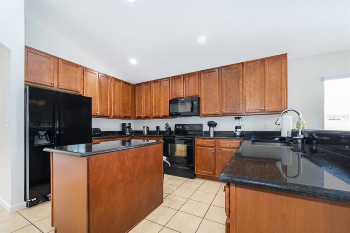 Image No.9-4 Bed House for sale