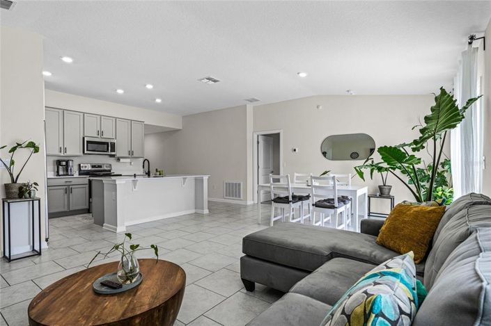 Image No.17-3 Bed House for sale