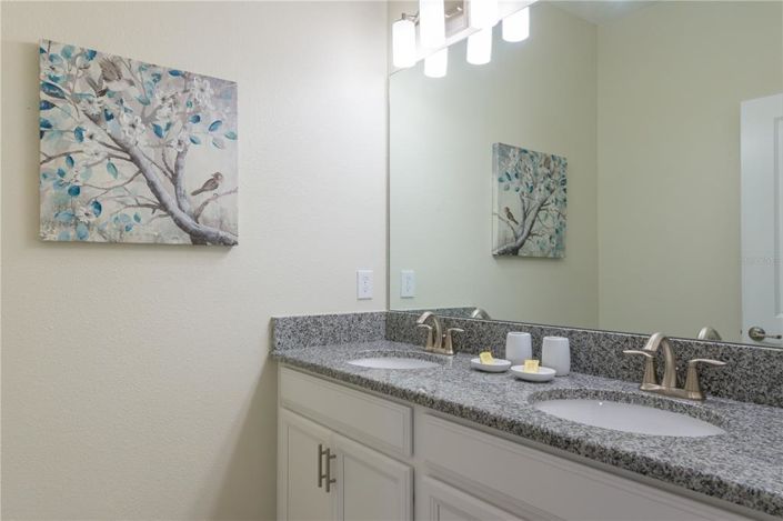 Image No.11-5 Bed Townhouse for sale