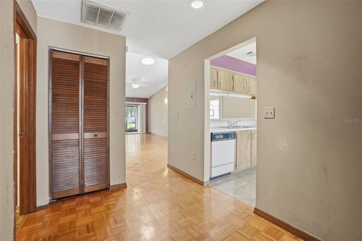 Image No.6-2 Bed Villa for sale