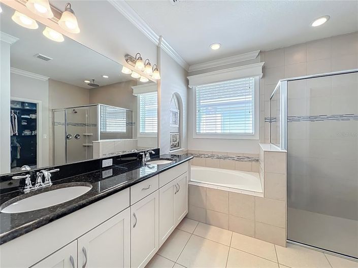 Image No.30-4 Bed House for sale