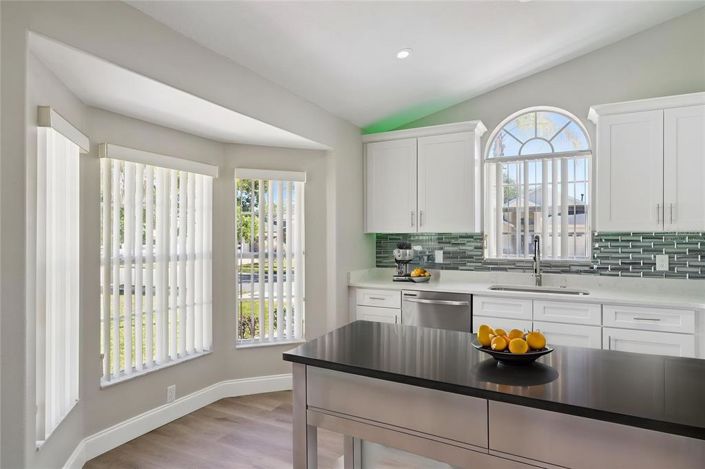 Image No.2-4 Bed House for sale