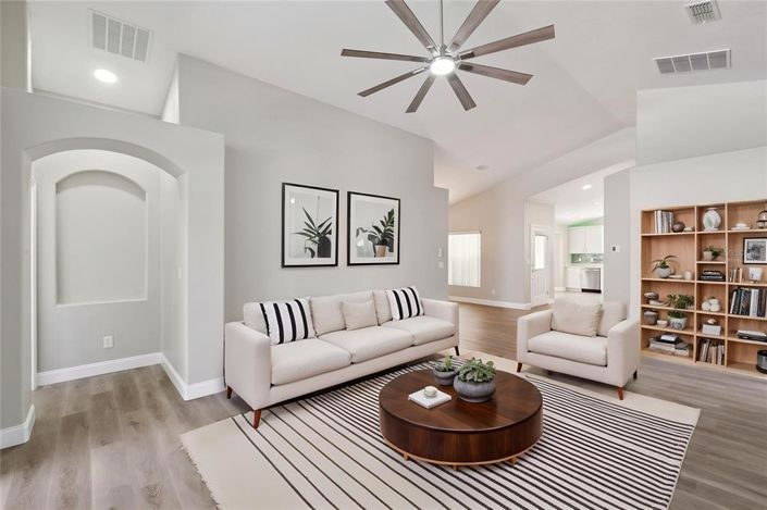 Image No.8-4 Bed House for sale