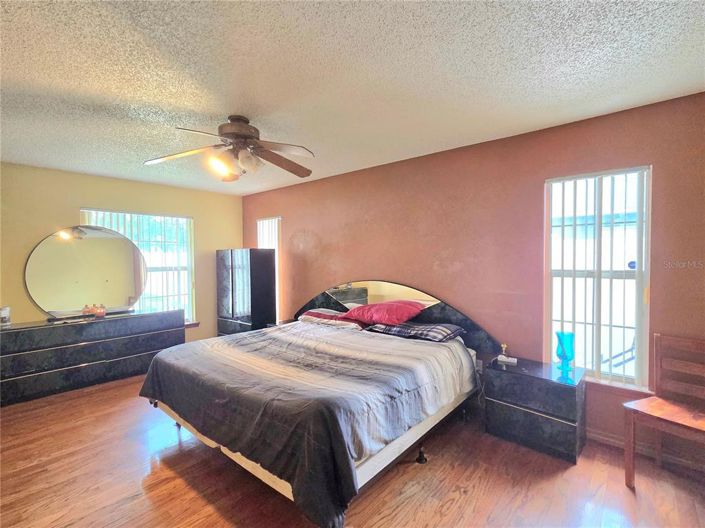 Image No.15-3 Bed House for sale