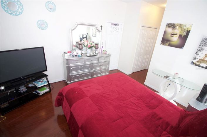 Image No.9-4 Bed House for sale