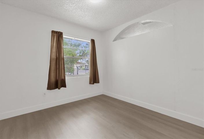 Image No.12-4 Bed House for sale