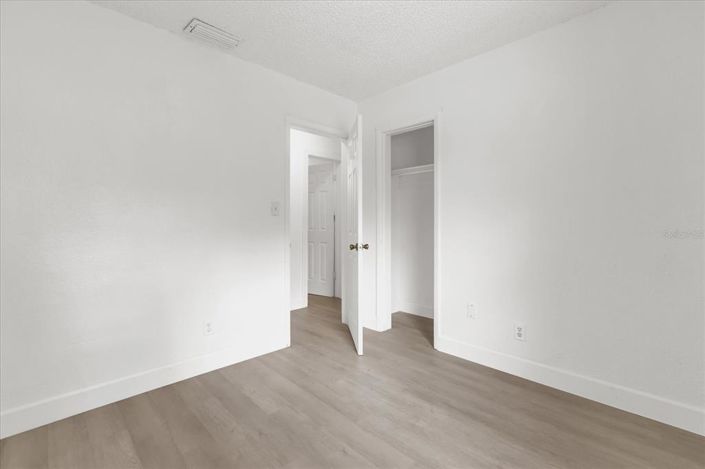 Image No.13-4 Bed House for sale