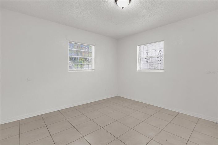 Image No.14-4 Bed House for sale