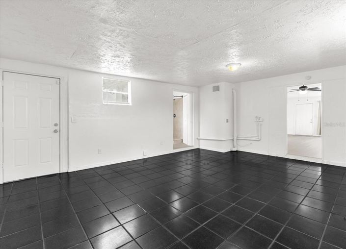 Image No.20-4 Bed House for sale