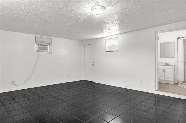 Image No.21-4 Bed House for sale