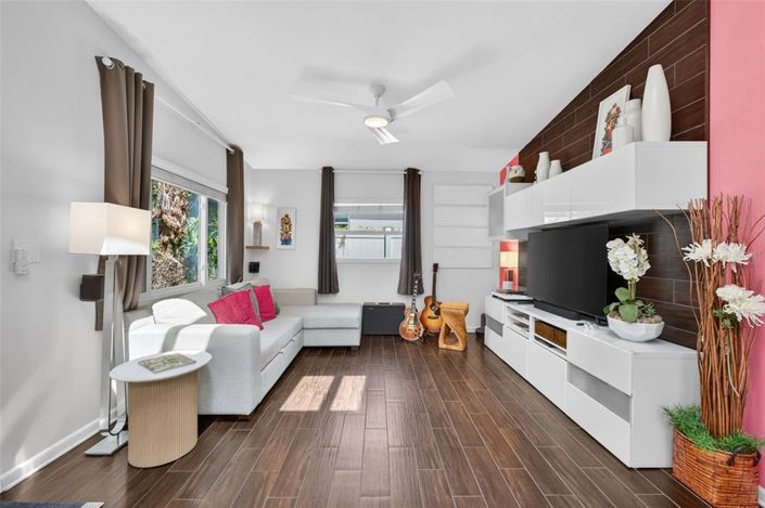 Image No.9-3 Bed House for sale