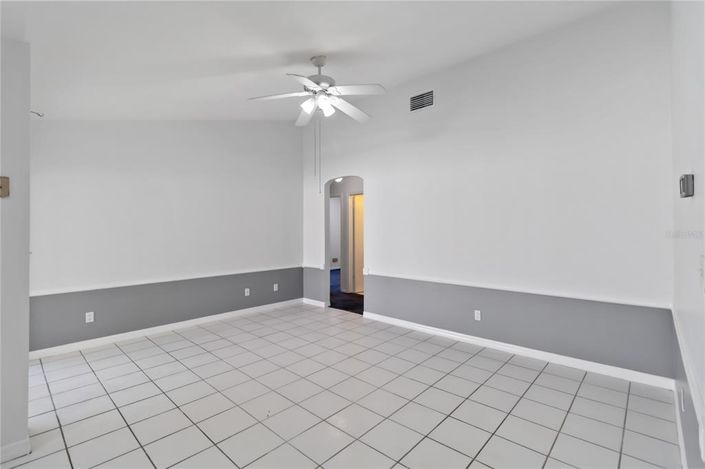 Image No.15-4 Bed House for sale