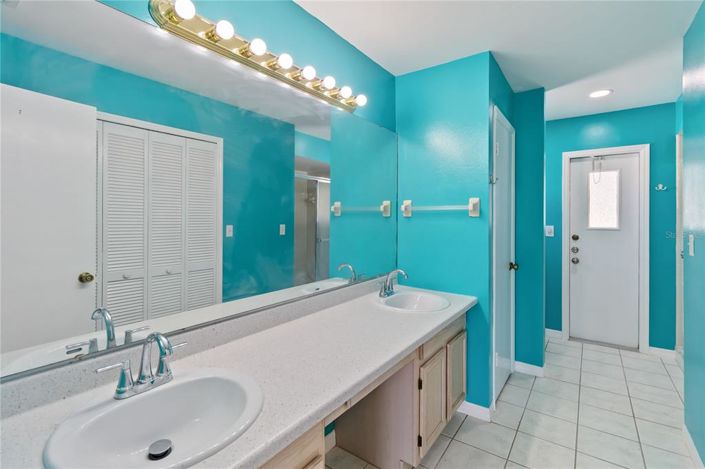 Image No.20-4 Bed House for sale