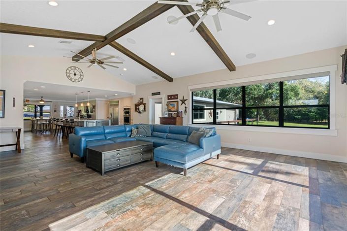 Image No.7-6 Bed House for sale