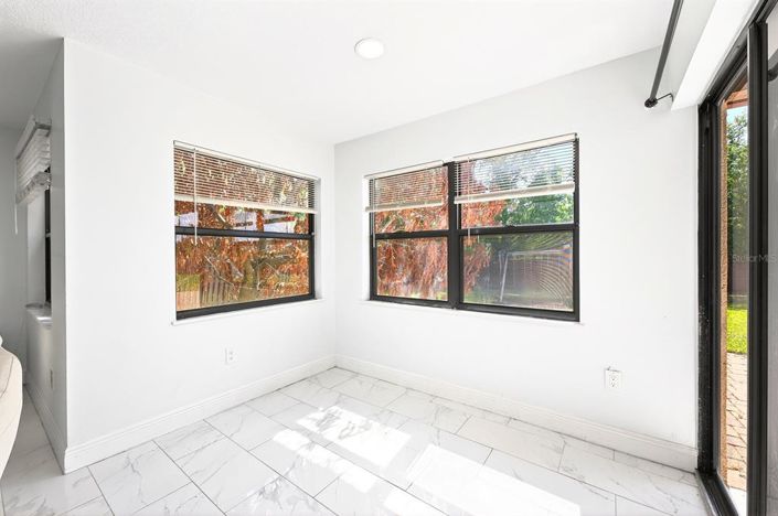Image No.13-4 Bed House for sale