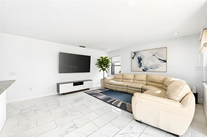 Image No.15-4 Bed House for sale