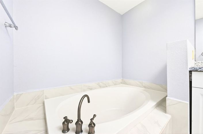 Image No.19-4 Bed House for sale