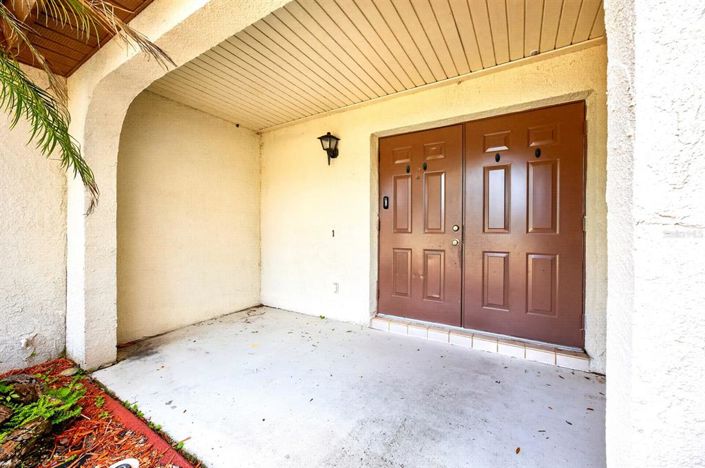 Image No.2-4 Bed House for sale