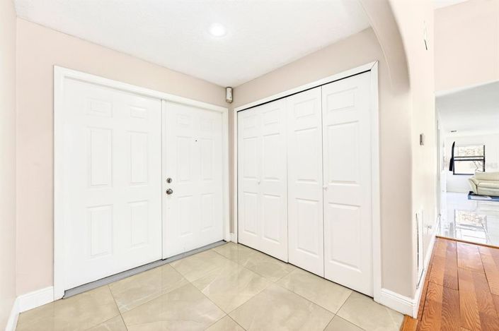 Image No.3-4 Bed House for sale