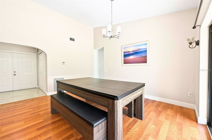 Image No.8-4 Bed House for sale