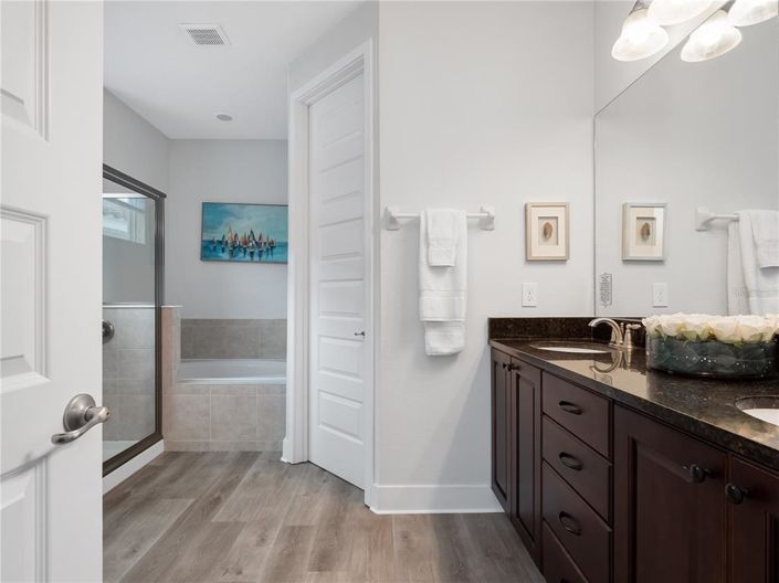 Image No.28-6 Bed House for sale