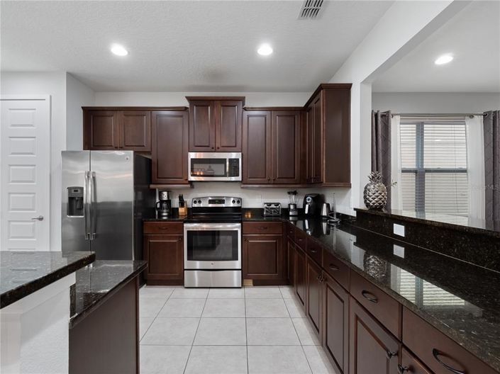 Image No.8-6 Bed House for sale