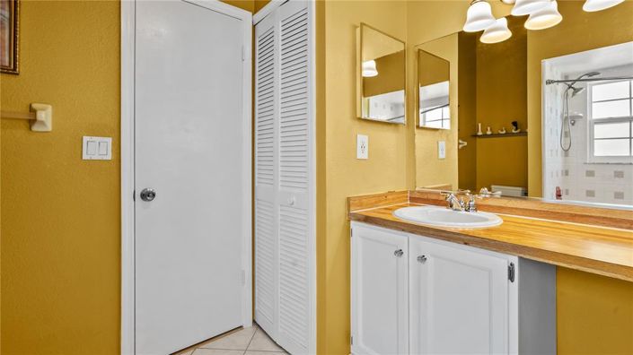 Image No.11-4 Bed House for sale