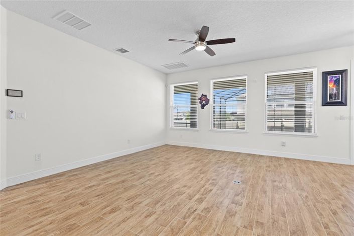 Image No.13-7 Bed House for sale