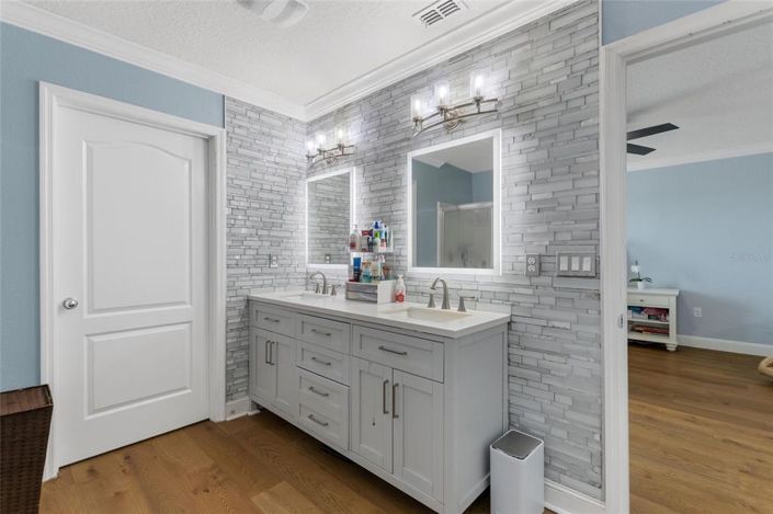 Image No.37-5 Bed House for sale