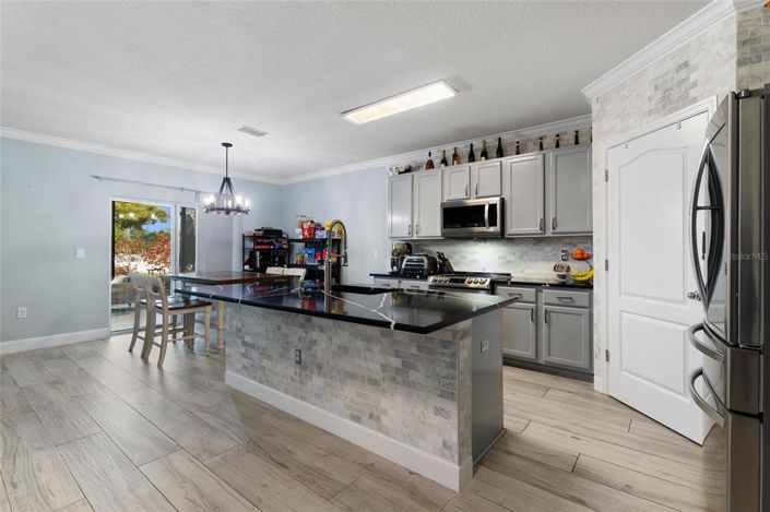 Image No.7-5 Bed House for sale