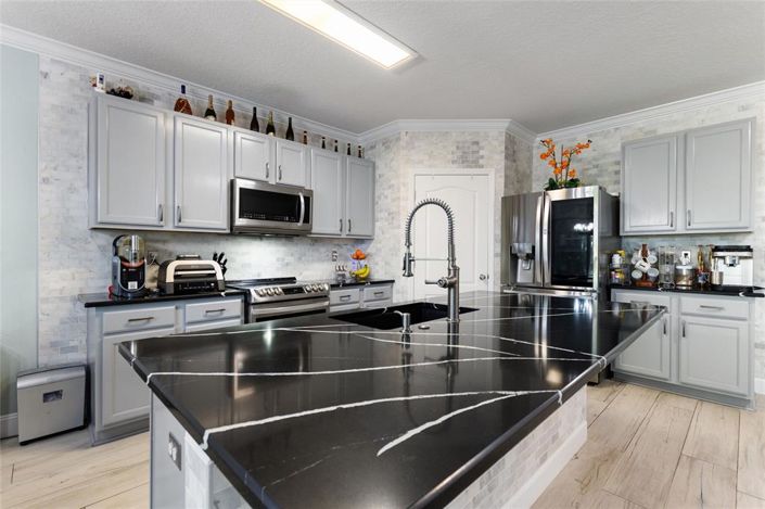 Image No.9-5 Bed House for sale