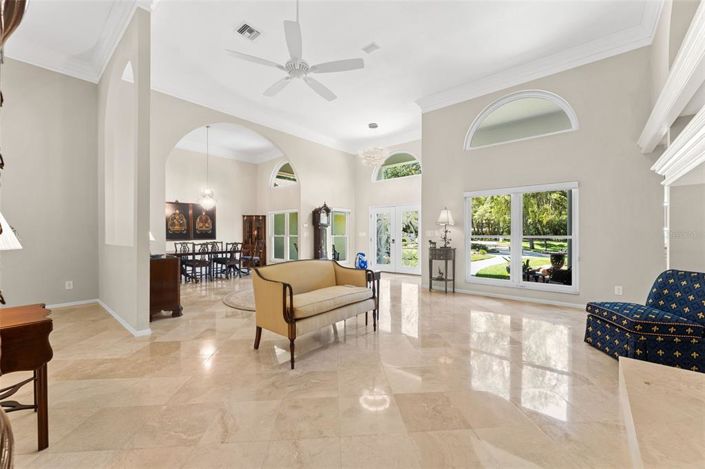 Image No.11-5 Bed House for sale